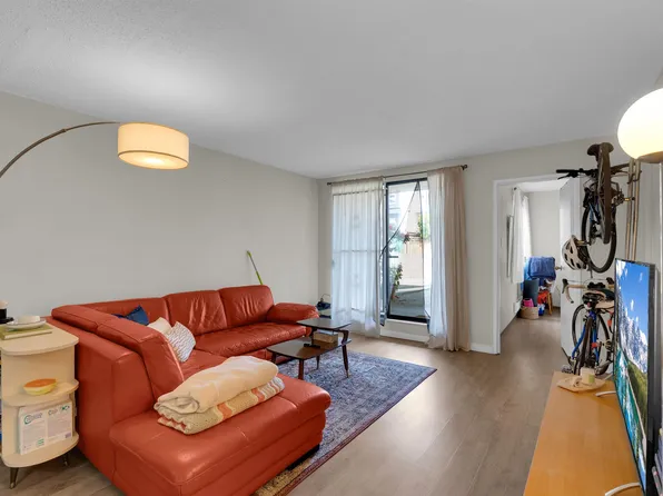 975 E Broad Way #105, Vancouver, BC V5T 1Y3