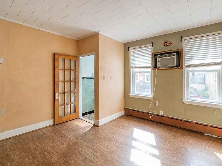2231 S Clarion St — Photo 3