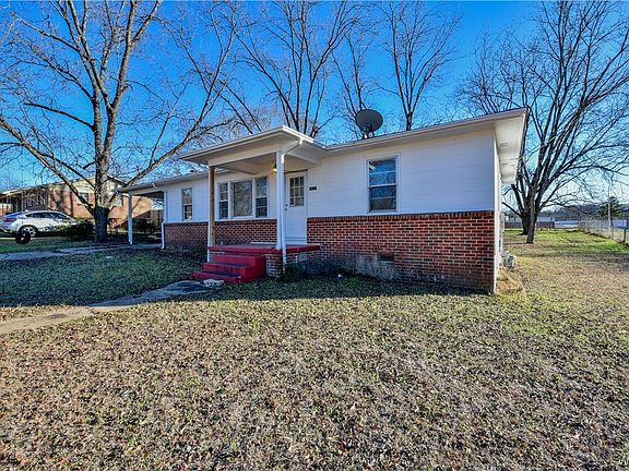 3rd image of 413 39th St E