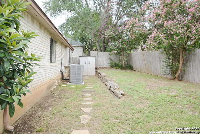 1011 Hedgestone Dr — Photo 18