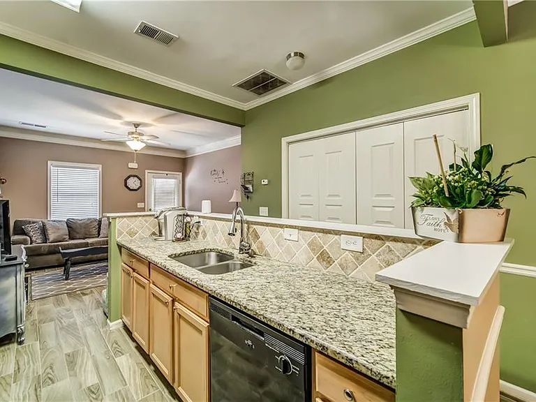 224 W Marietta St — Photo 6