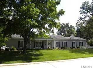 520 Webster Forest Dr, Saint Louis, MO