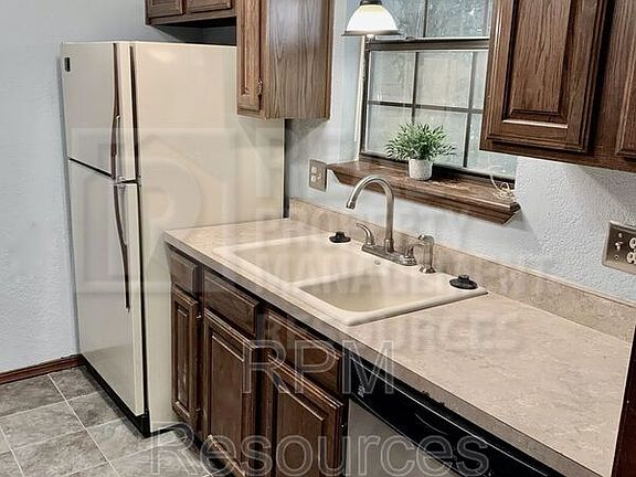 5th image of 723 Rimrock Rd