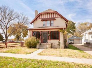 704 W 1st St, Mccook, NE 69001