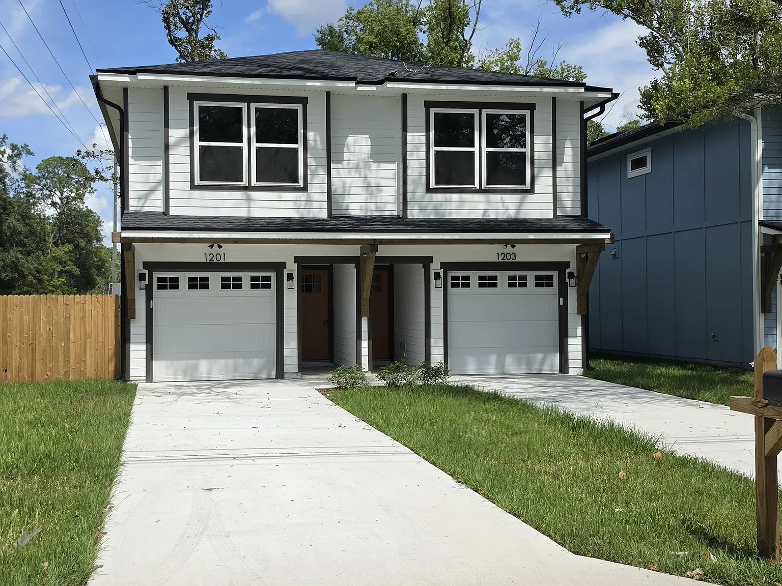 3 bed, 2.5 bath, 1429 sqft, $1,749 — Photo 2