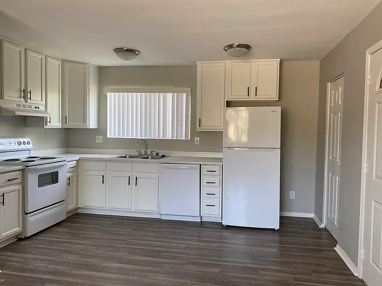 9062 Kenwood Dr — Photo 14