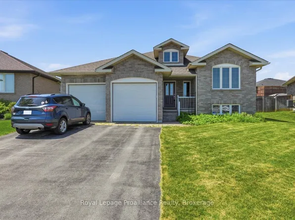 13 Freedom Cres, Quinte West, ON K8V 0C1