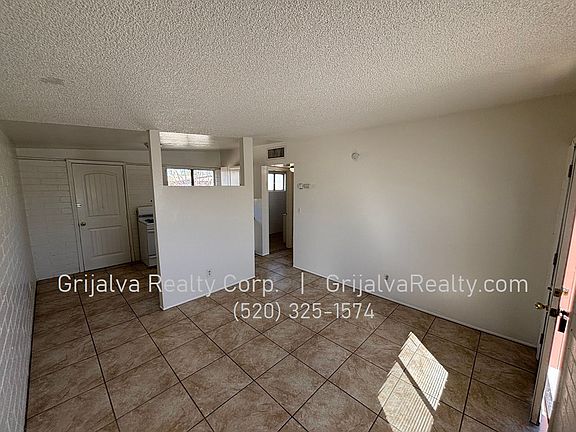 3rd image of 124 E Pennsylvania Dr Unit 03