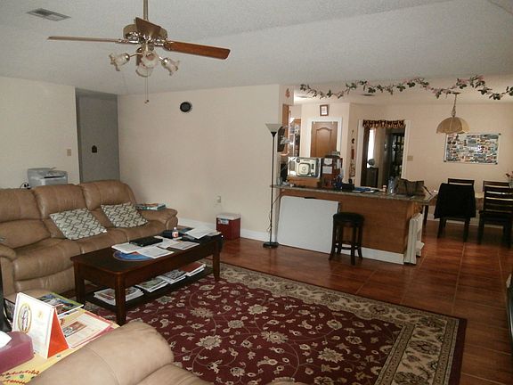 2nd image of 2612 Lexington Dr