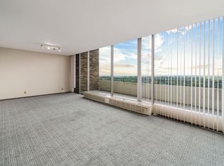 1000 Urlin Ave APT 1821, Grandview, OH 43212