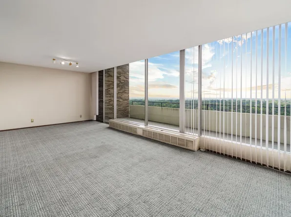 1000 Urlin Ave APT 1821, Grandview, OH 43212