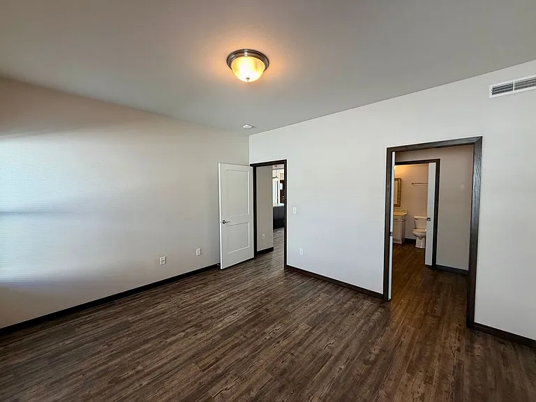 1114-1116 W Thomas St — Photo 14