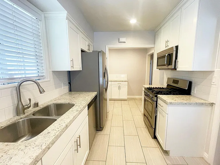 5736 Kester Ave — Photo 8