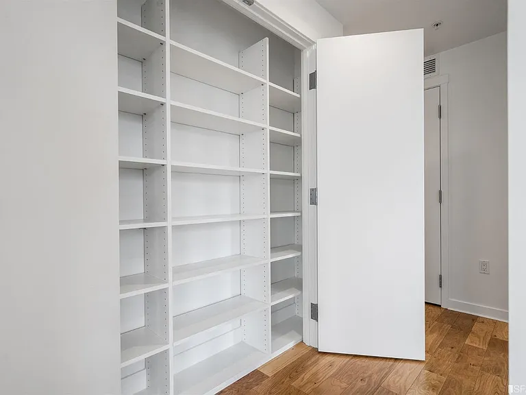 1688 Pine St #W1002 — Photo 30