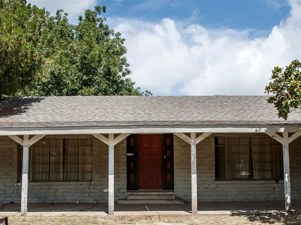 902 W Main St, Olney, TX 76374