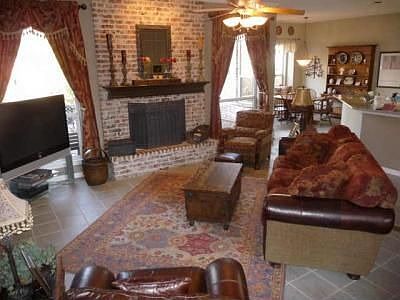 4th image of 928 Fountain Head Ln