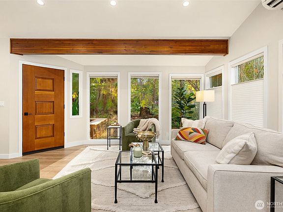 5th image of 881 Park Avenue NE