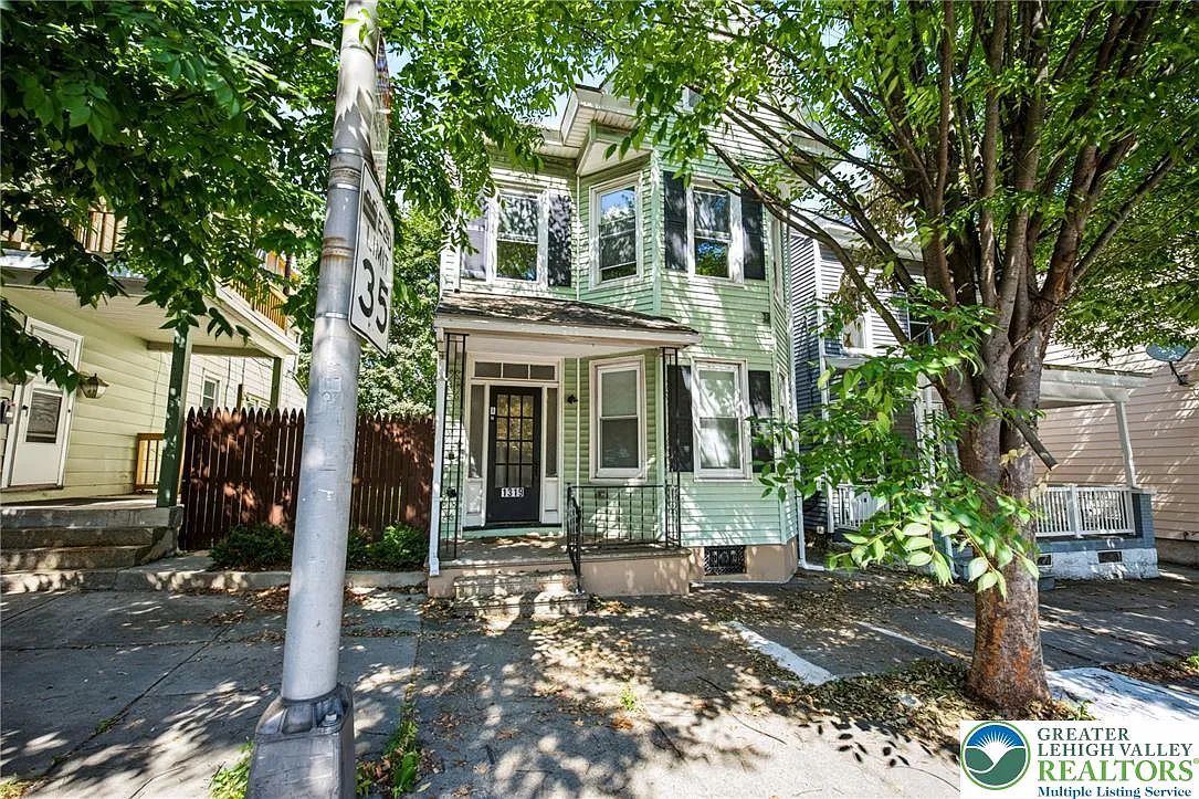 3 bed, 1.0 bath, 1026 sqft, $2,000 — Photo 1