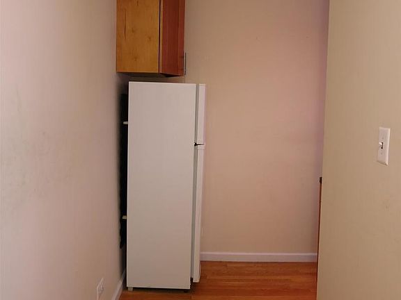 2nd image of 539 E 78th St APT 1B