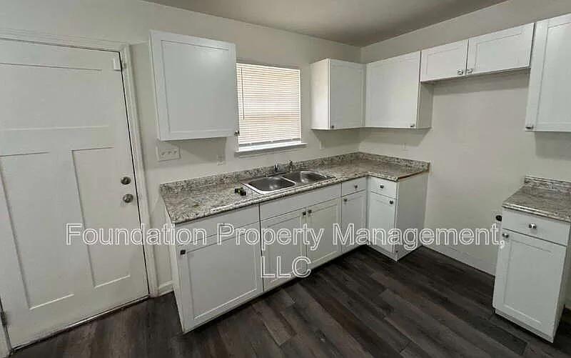 3 bed, 2.0 bath, 1301 sqft, $1,550 — Photo 3