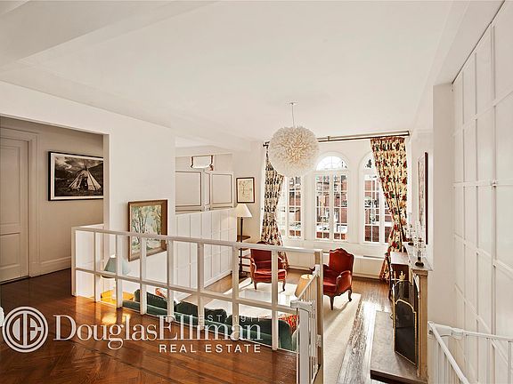 3rd image of 29 E 9th St APT 18
