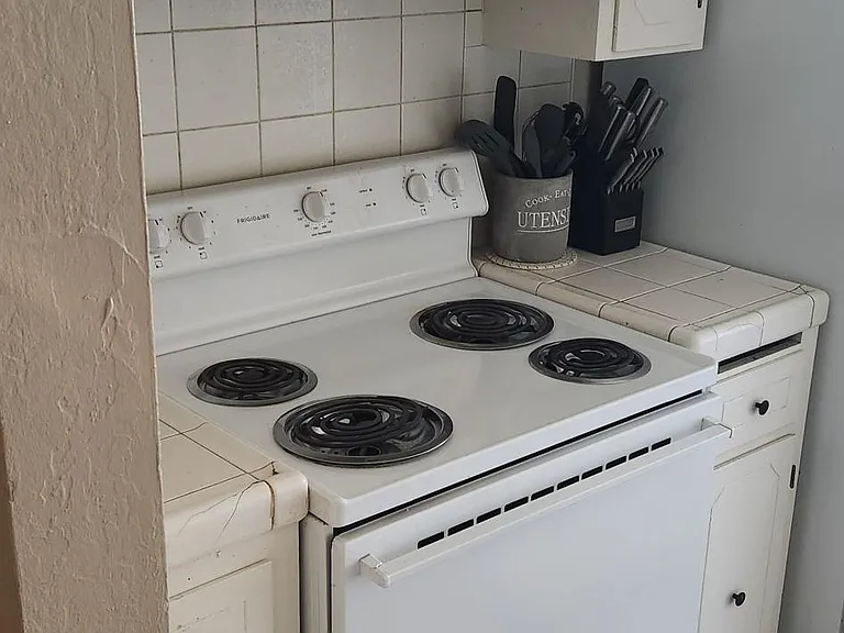 1446 Fordham Ave — Photo 4