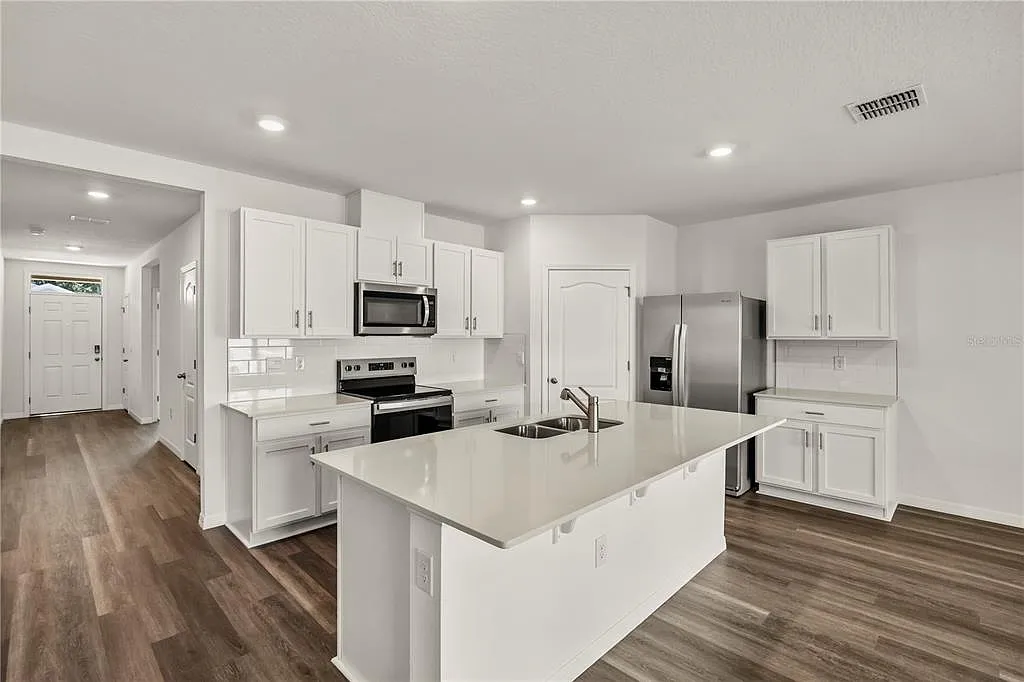 4 bed, 2.0 bath, 1828 sqft, $2,600 — Photo 4