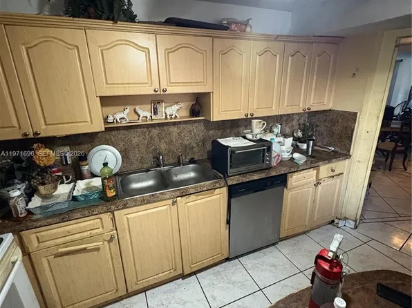 1401 NE 191st St #D204, Miami, FL 33179