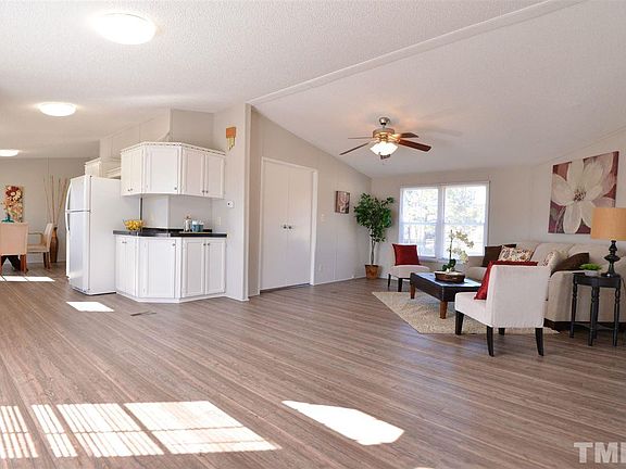 3rd image of 215 Johnston Farms Dr