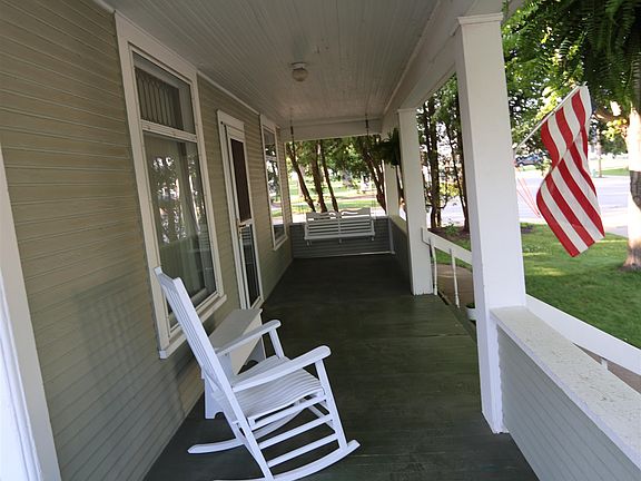 4th image of 990 N 4th St