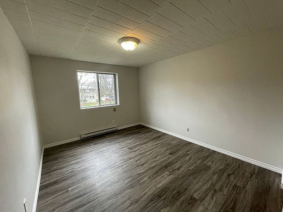 4th image of 9055 Wyandotte St E