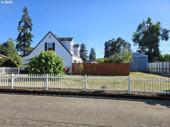 1150 Geer Ave, Cottage Grove, OR 97424