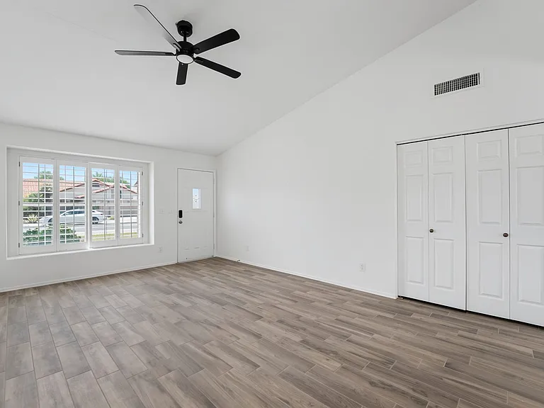 7842 W Boca Raton Rd — Photo 6