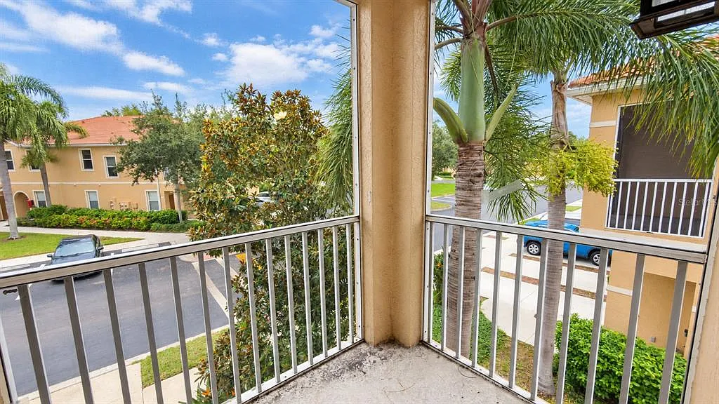 2 bed, 2.0 bath, 1036 sqft, $1,650 — Photo 3