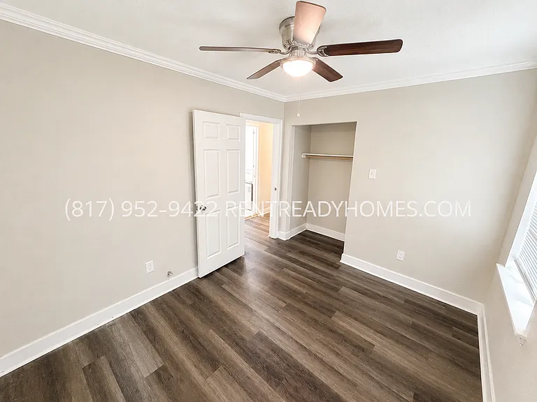 1621 Locust St — Photo 15