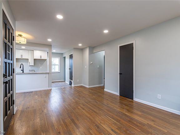 3rd image of 5018 Claremont Blvd