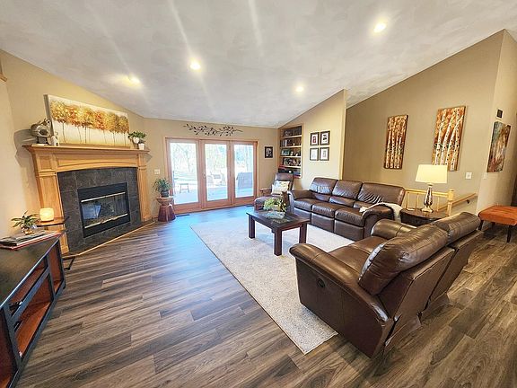 5th image of 5516 N Waterman Dr