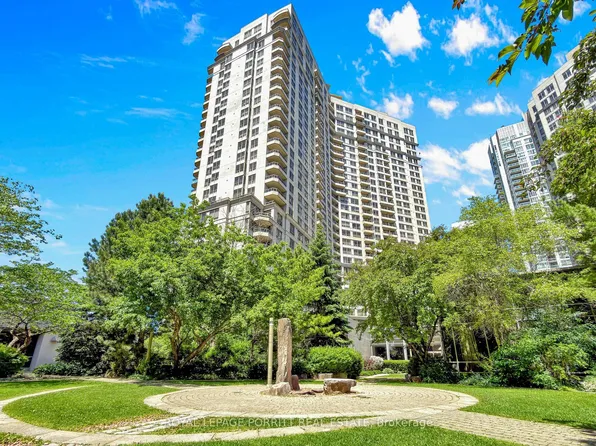 3888 Duke Of York Blvd #927, Mississauga, ON L5B 4P5
