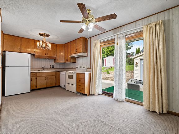 3rd image of 9225 Golden Valley Dr