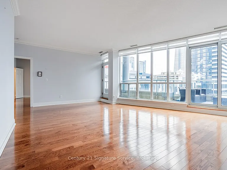 250 Wellington St W #Penthouse 36 — Photo 12