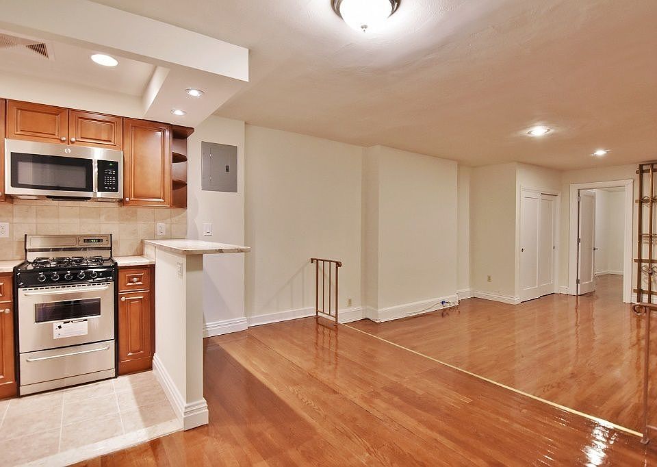 1st image of 62 E 66th St APT 1R