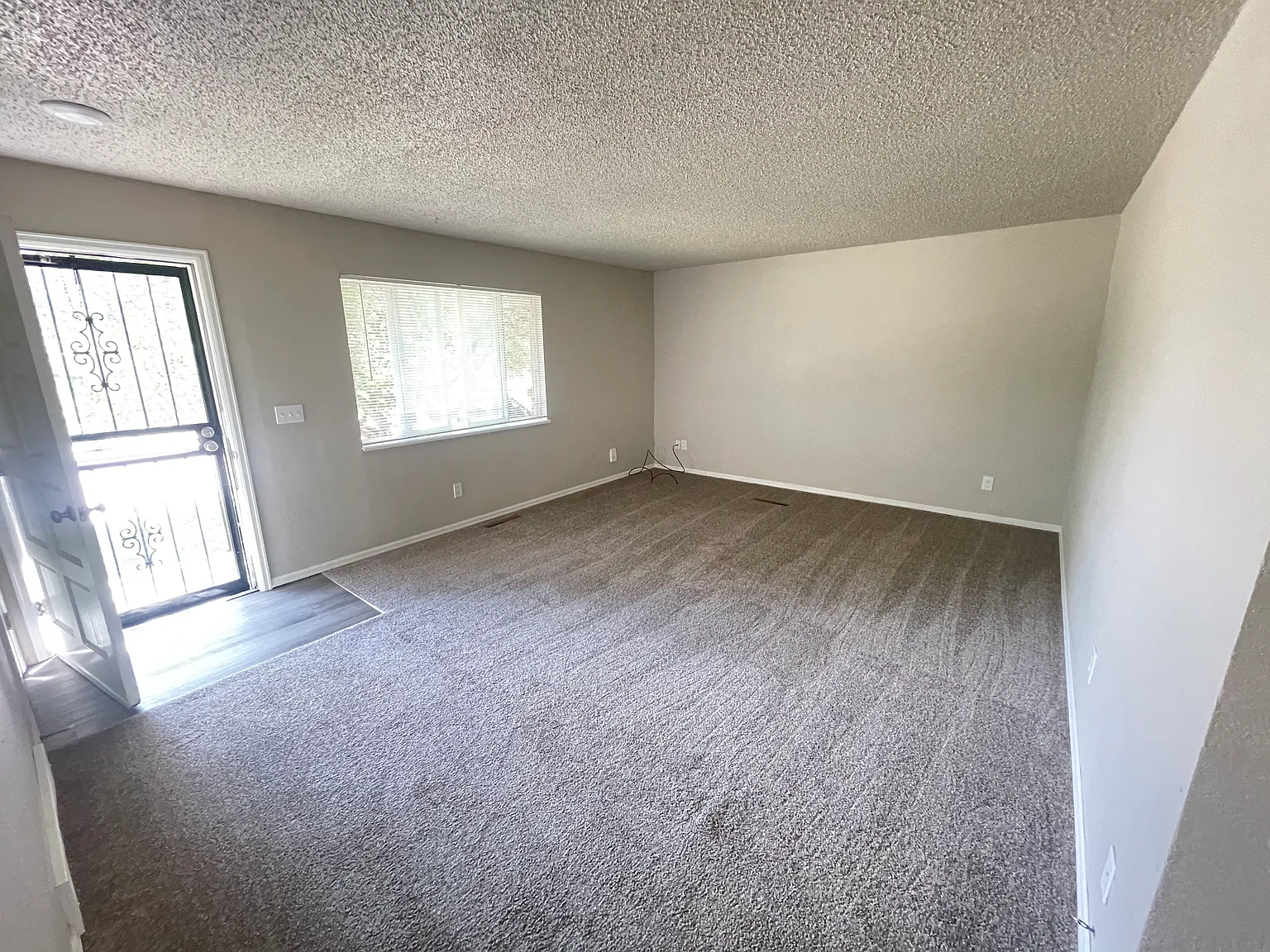 4 bed, 2.5 bath, 2322 sqft, $2,600 — Photo 3
