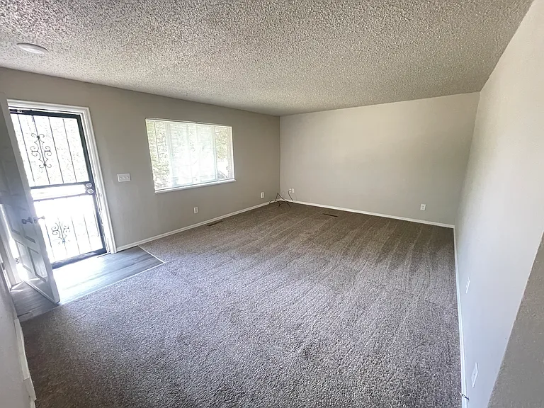 1539 Pratt St — Photo 3