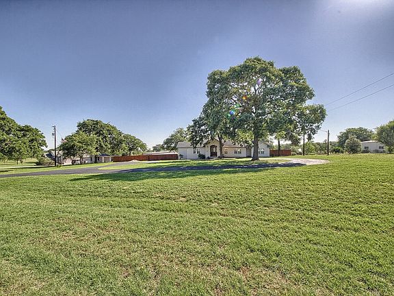 2nd image of 1240 Hillside Oaks Dr