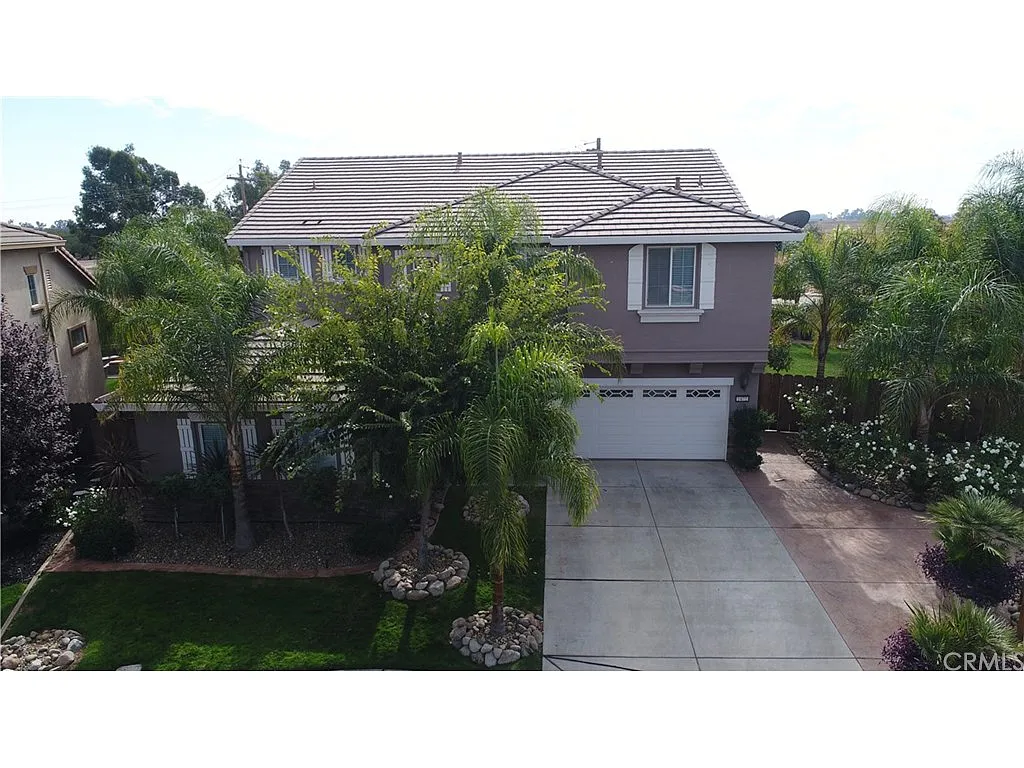 1472 Fieldcrest Ct photo 1
