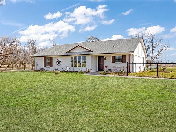 2nd image of 698 Hackberry Rd