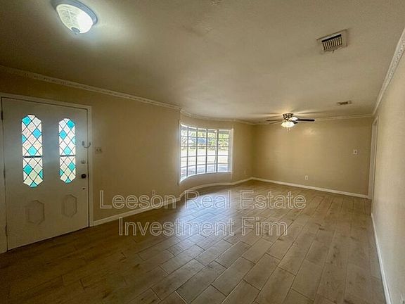 4th image of 2320 Melrose Ave