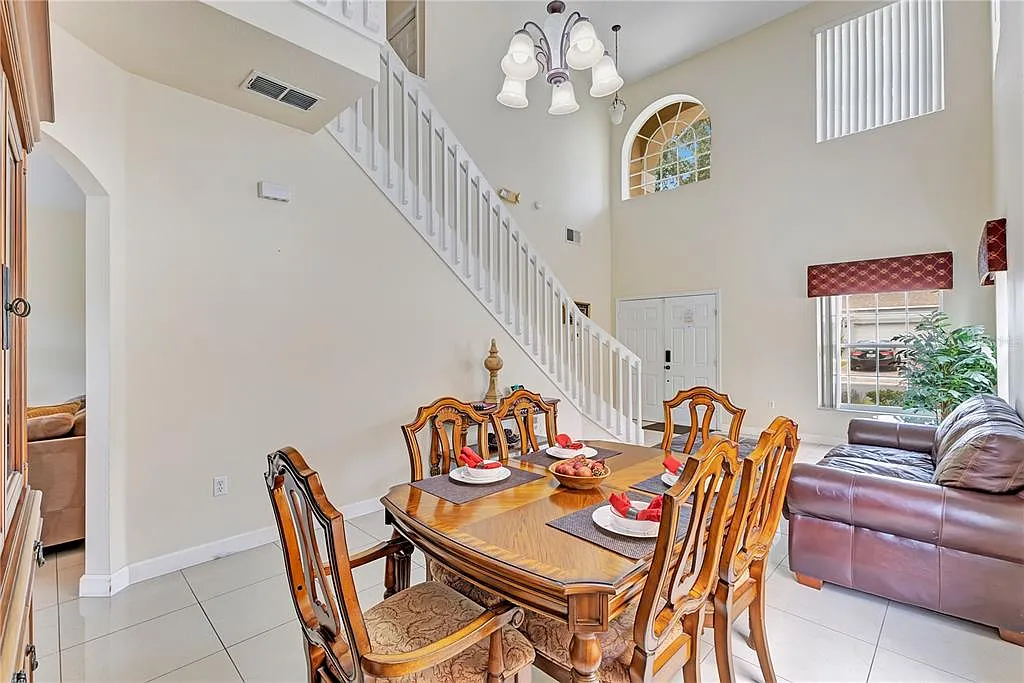 4 bed, 2.5 bath, 2448 sqft, $2,650 — Photo 4