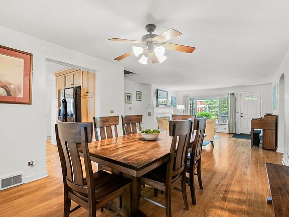 5th image of 722 N Waiola Ave