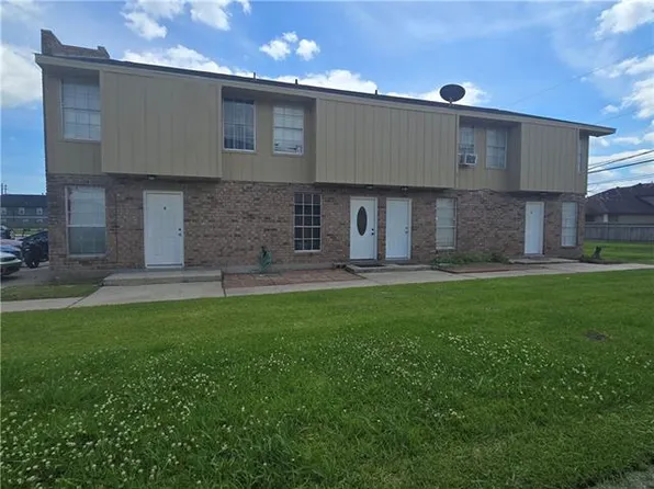 64 Carriage Ln APT D, Destrehan, LA 70047